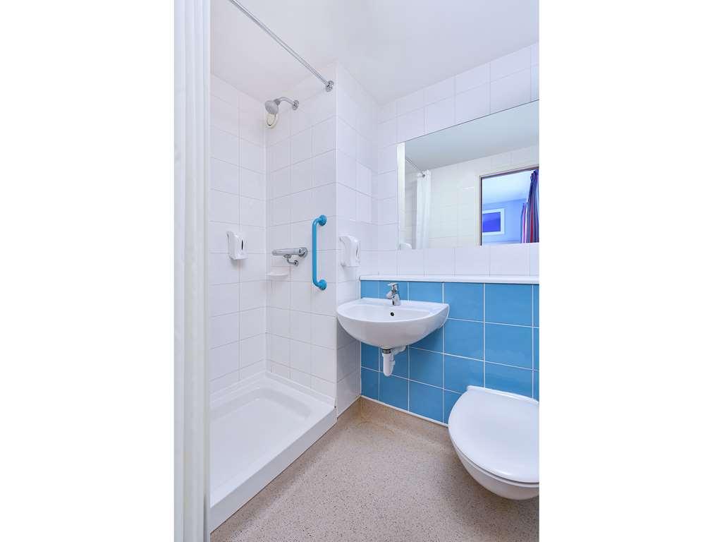 Travelodge Birmingham Yardley Habitación foto